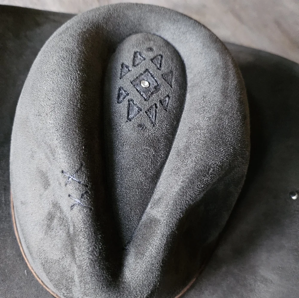 NWT Olive green hand burned cattleman's suede cowboy hat